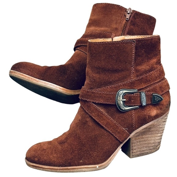 ZODIAC Sammi Western Buckle Suede Leather Ankle Booties Wine SZ 7.5 - Picture 1 of 13